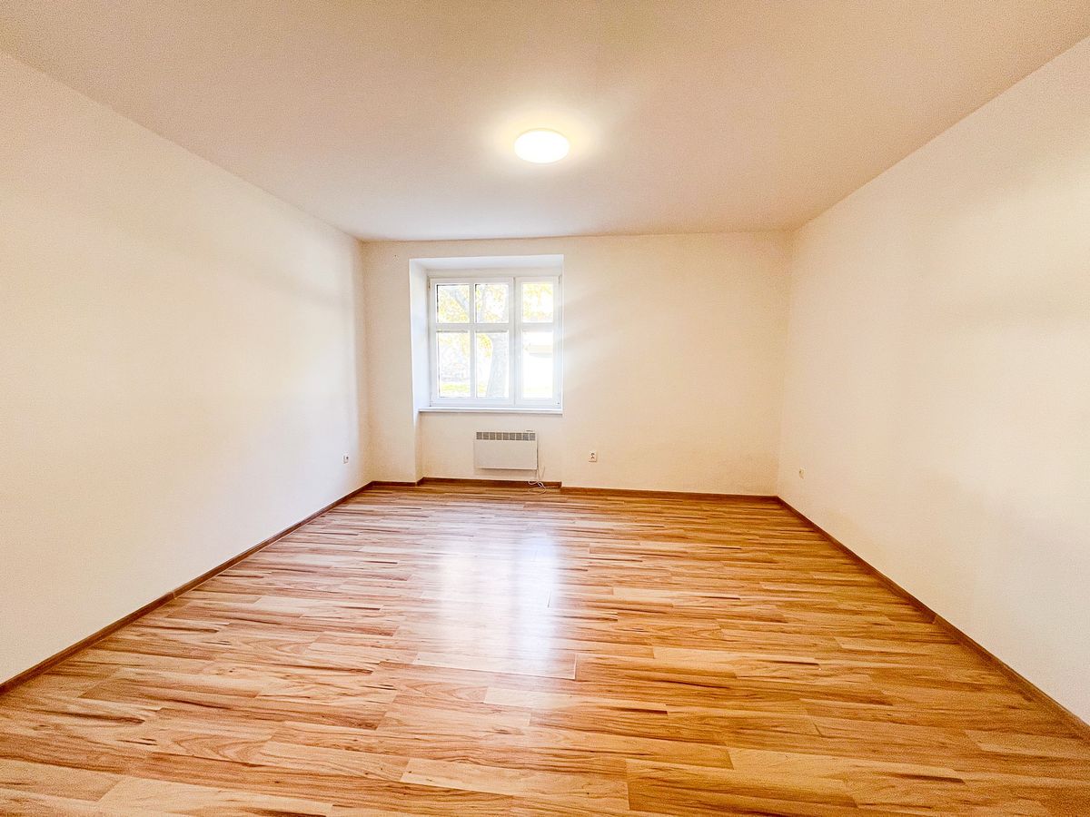Pronájem bytu 1+1 34 m² – fotografie 2