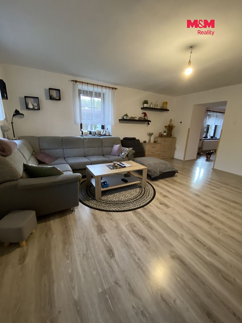 Prodej rodinného domu 250 m², pozemek 722 m² – fotografie 2