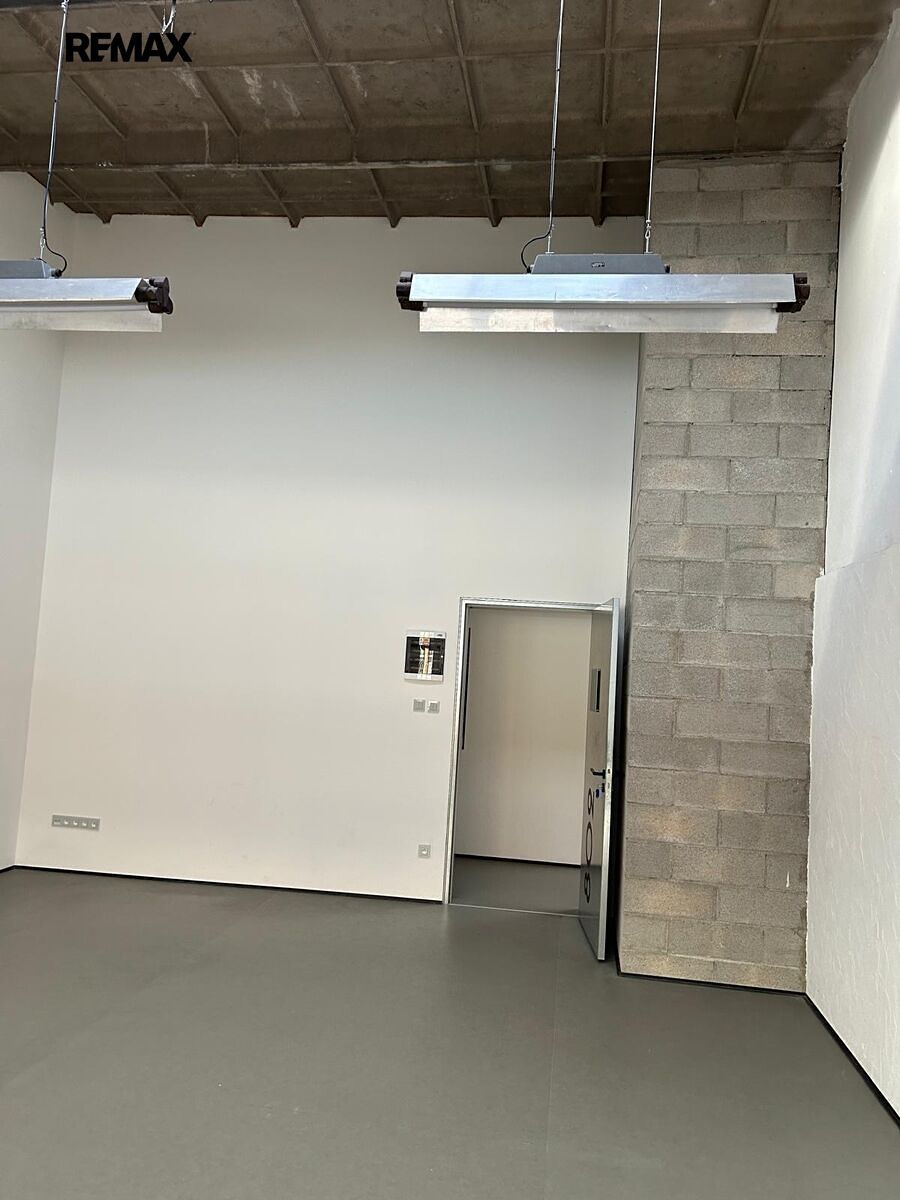 Pronájem kanceláře 38 m² – fotografie 5