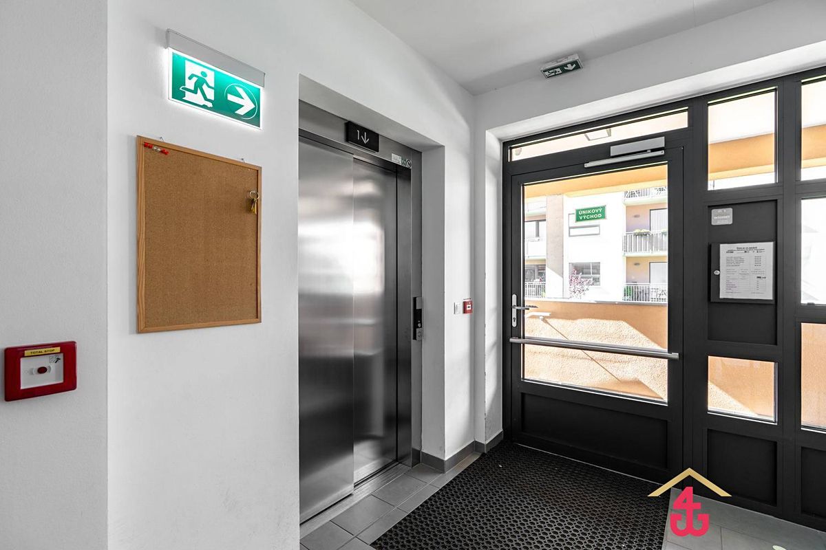 Pronájem bytu 1+kk 33 m² – fotografie 3