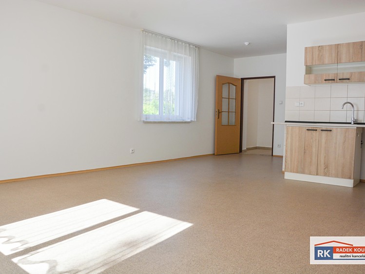 Pronájem bytu 2+kk, 77 m² (13 z 22)