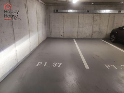 Pronájem garážového stání 12 m²