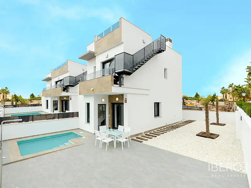 Prodej vily 95 m², pozemek 115 m², Torrevieja – náhled fotky 1