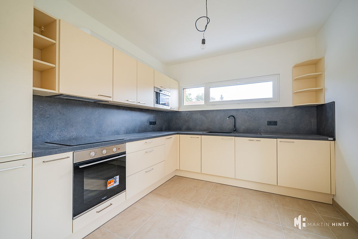 Pronájem rodinného domu 95 m², pozemek 330 m² – fotografie 2