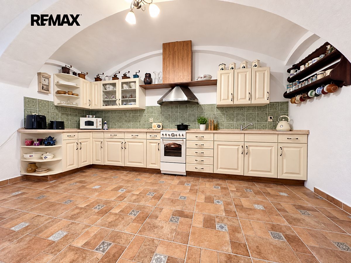 Prodej rodinného domu 200 m², pozemek 4687 m² – fotografie 3
