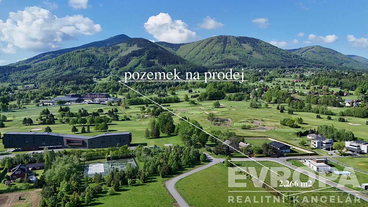 Prodej stavebního pozemku 2266 m²