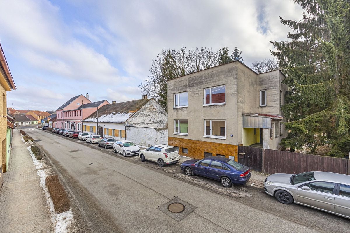 Prodej rodinného domu 230 m², pozemek 1636 m², Lomnice nad Lužnicí – fotka 1 z 3