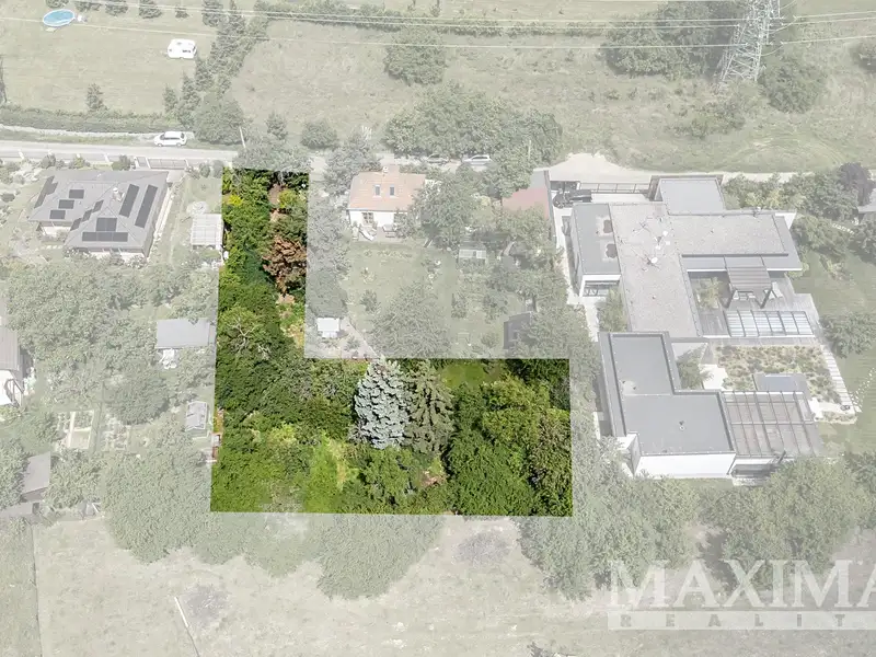 Prodej stavebního pozemku 890 m², Praha – náhled fotky 1