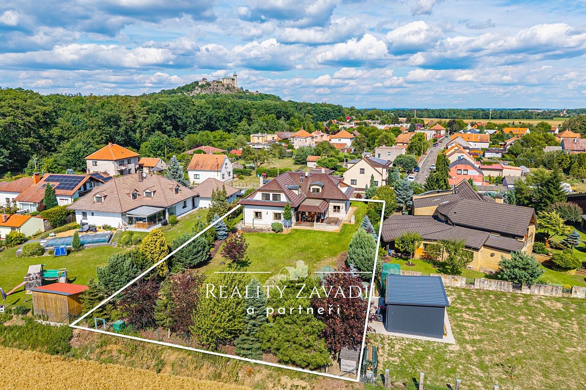 Prodej rodinného domu 475 m², pozemek 1627 m², Ráby – fotka 1 z 3