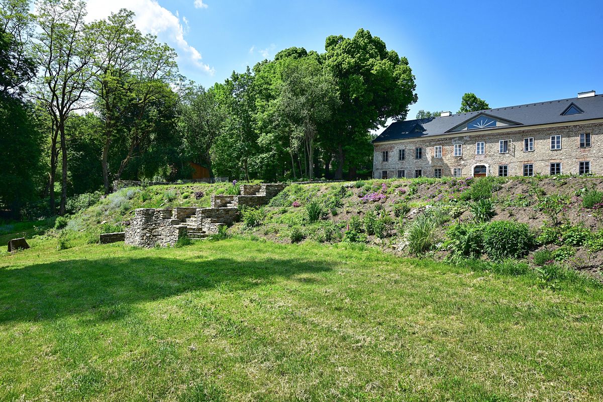 Prodej vily 665 m², pozemek 21606 m² – fotografie 3