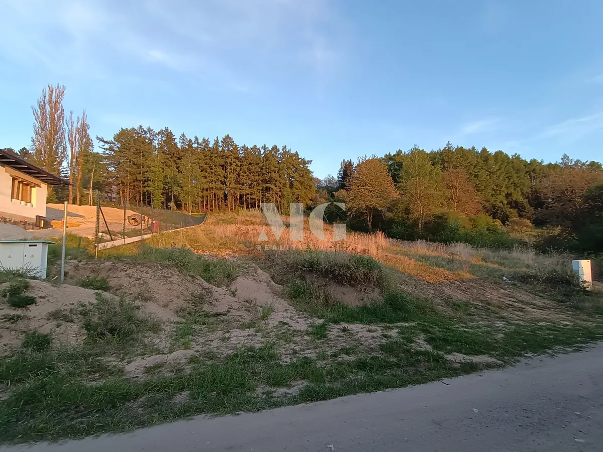 Prodej stavebního pozemku 1744 m²