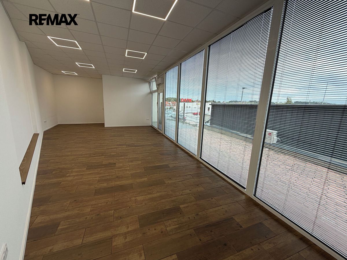 Pronájem obchodního prostoru 52 m² – fotografie 2