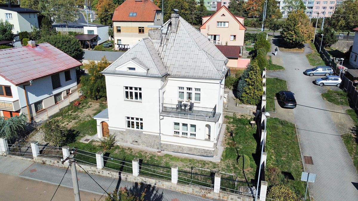 Prodej vily 306 m², pozemek 634 m², Plzeň – fotka 1 z 3