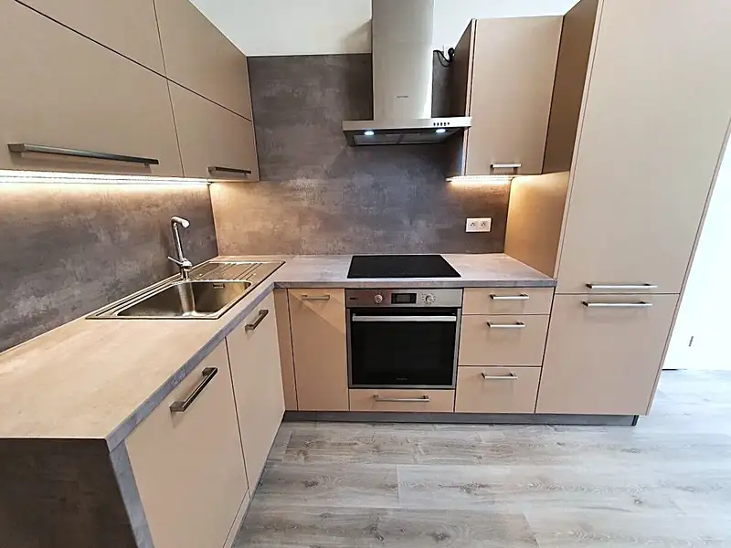 Pronájem bytu 2+1 75 m², Praha – náhled fotky 1