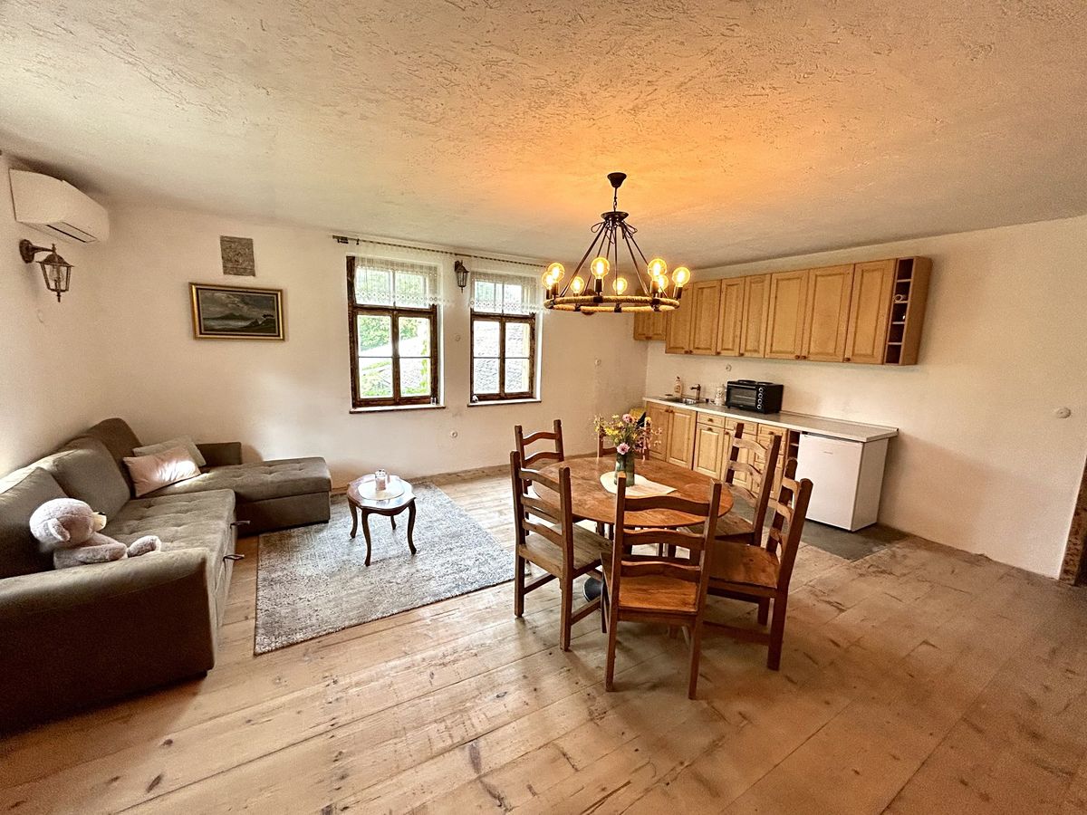 Prodej rodinného domu 300 m², pozemek 333 m² – fotografie 3