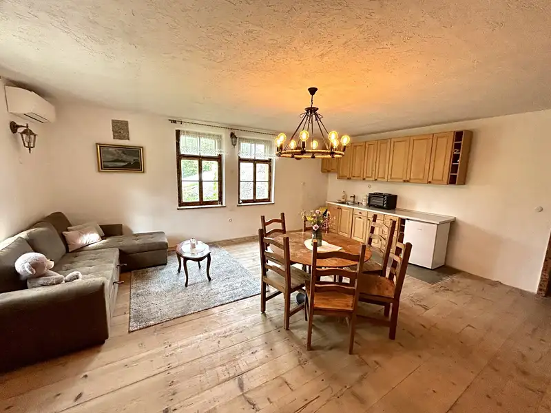 Prodej rodinného domu 300 m², pozemek 333 m², Líšnice – náhled fotky 3