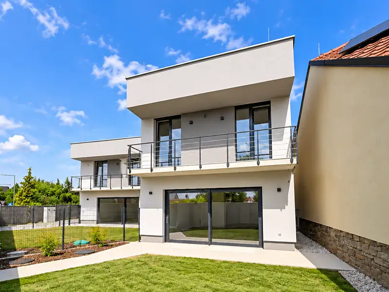 Prodej vícegeneračního domu 275 m², pozemek 451 m², Šestajovice – náhled fotky 3