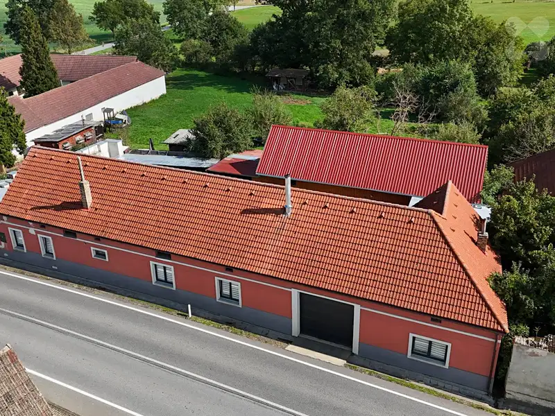 Prodej rodinného domu 240 m², pozemek 2125 m², Bečice – náhled fotky 3