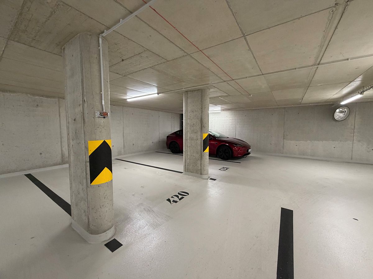 Pronájem garážového stání 13 m² – fotografie 3