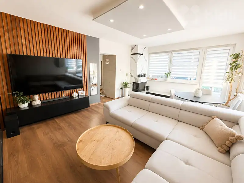 Prodej rodinného domu 216 m², pozemek 713 m², Slavičín – náhled fotky 2