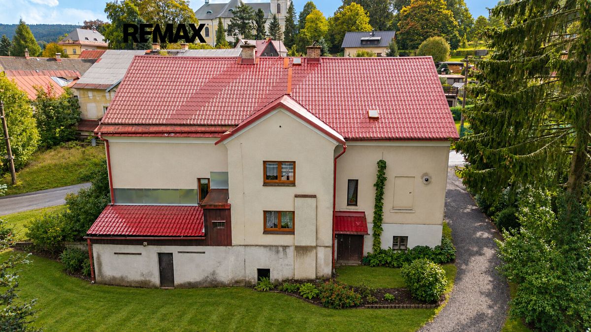 Prodej rodinného domu 100 m², pozemek 770 m² – fotografie 2