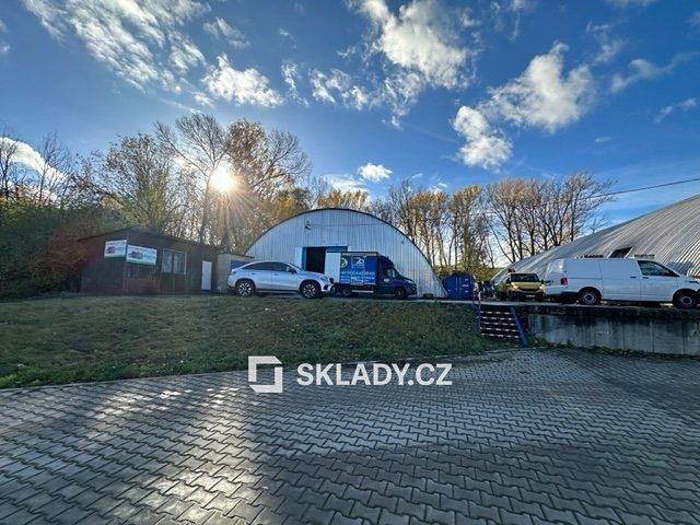 Pronájem komerčního pozemku 700 m²