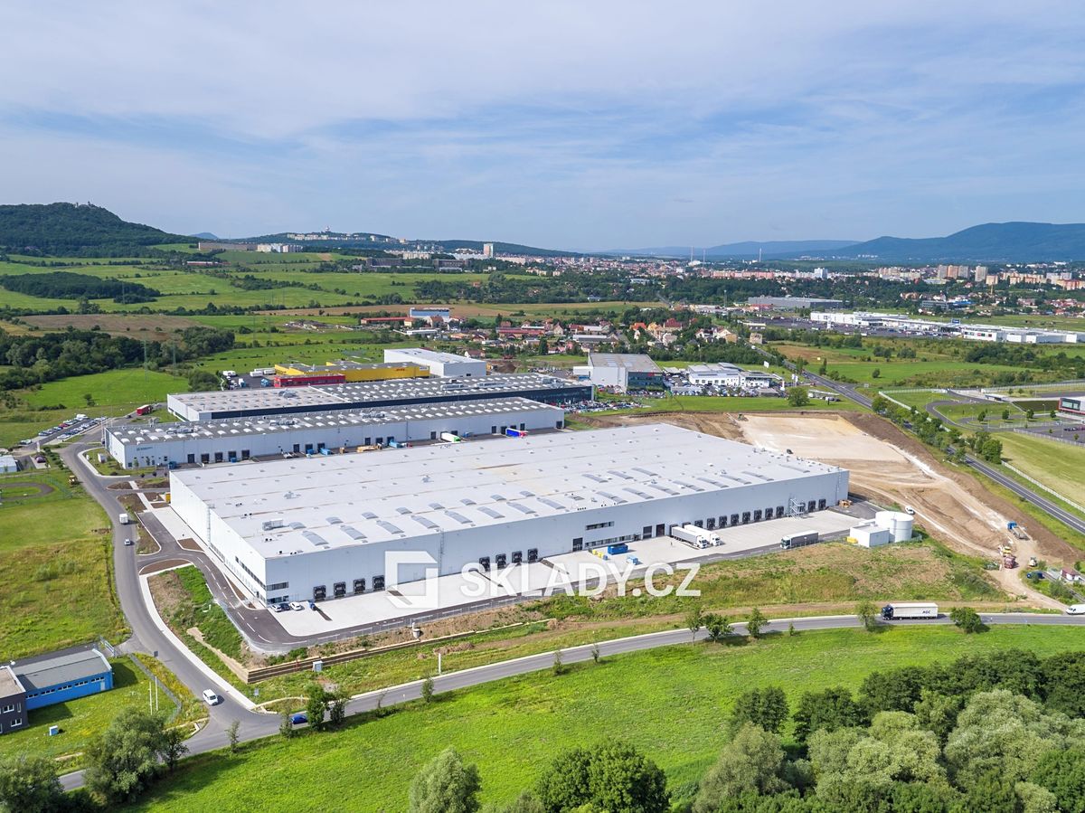 Pronájem skladového prostoru 3300 m² – fotografie 3