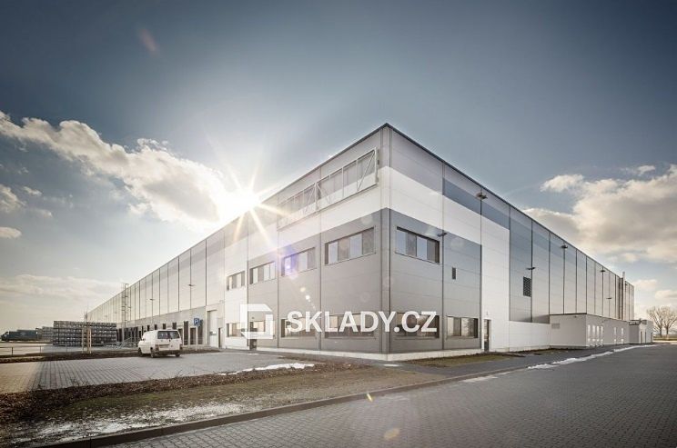 Pronájem skladového prostoru 8400 m²