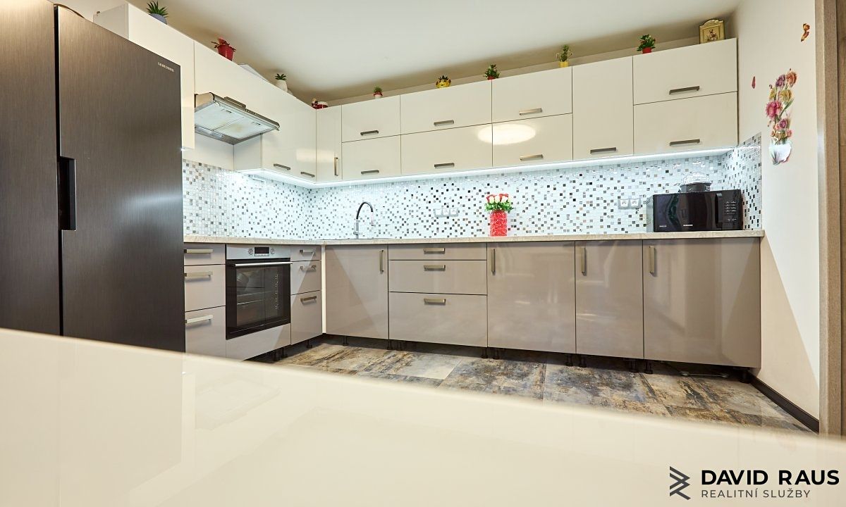 Prodej rodinného domu 185 m², pozemek 194 m² – fotografie 2