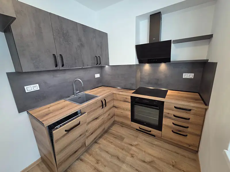 Pronájem bytu 2+1 51 m², Pardubice – náhled fotky 1
