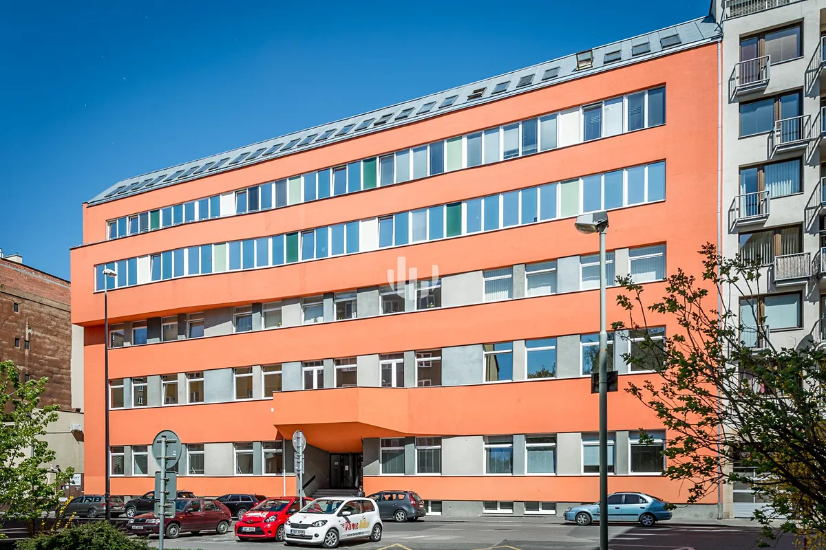 Pronájem kanceláře 714 m²