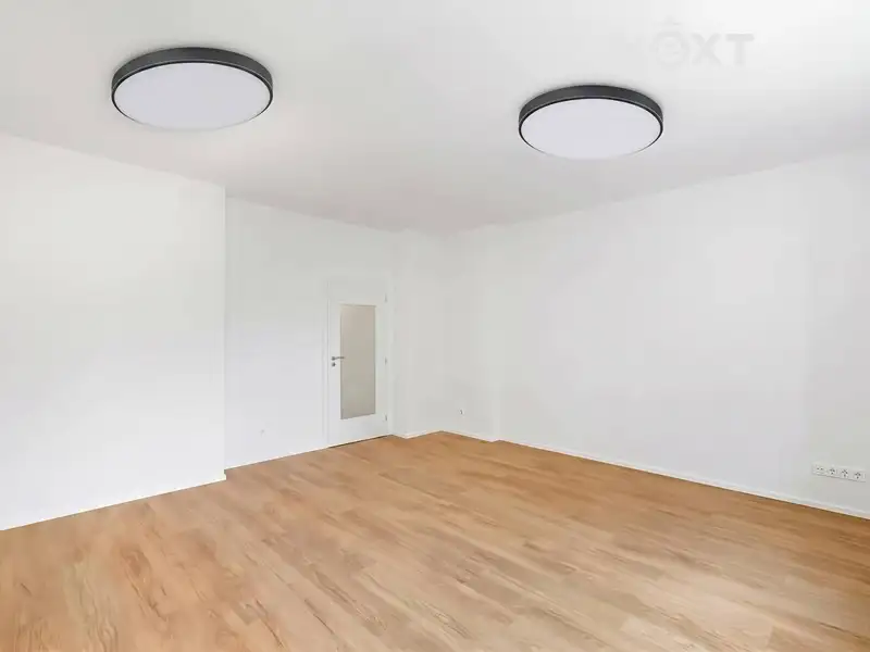 Prodej kanceláře 33 m², Praha – náhled fotky 1