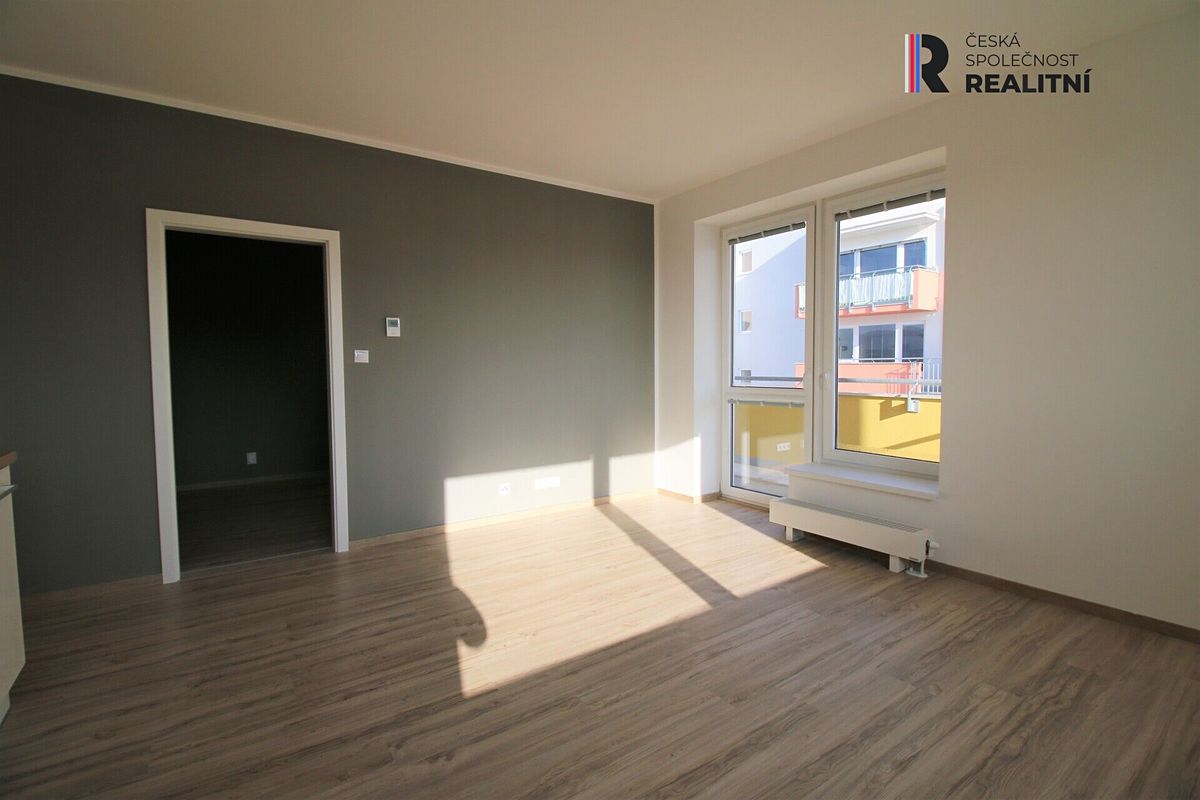 Pronájem bytu 2+kk 48 m² – fotografie 3