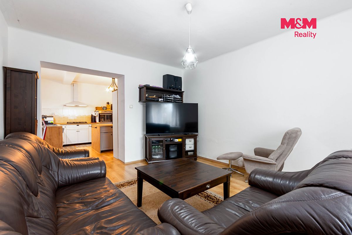 Prodej rodinného domu 309 m², pozemek 875 m² – fotografie 3