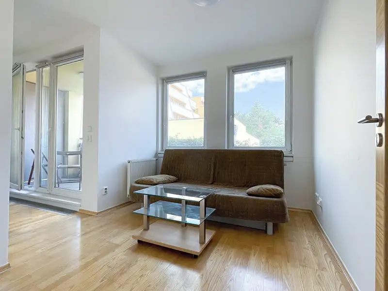 Pronájem bytu 1+kk 29 m², Praha – náhled fotky 1