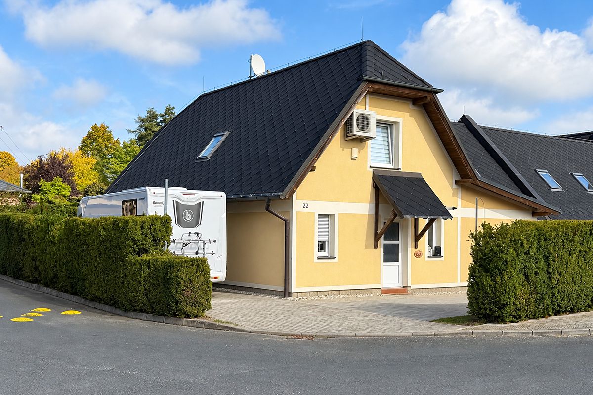 Prodej rodinného domu 200 m², pozemek 480 m² – fotografie 2