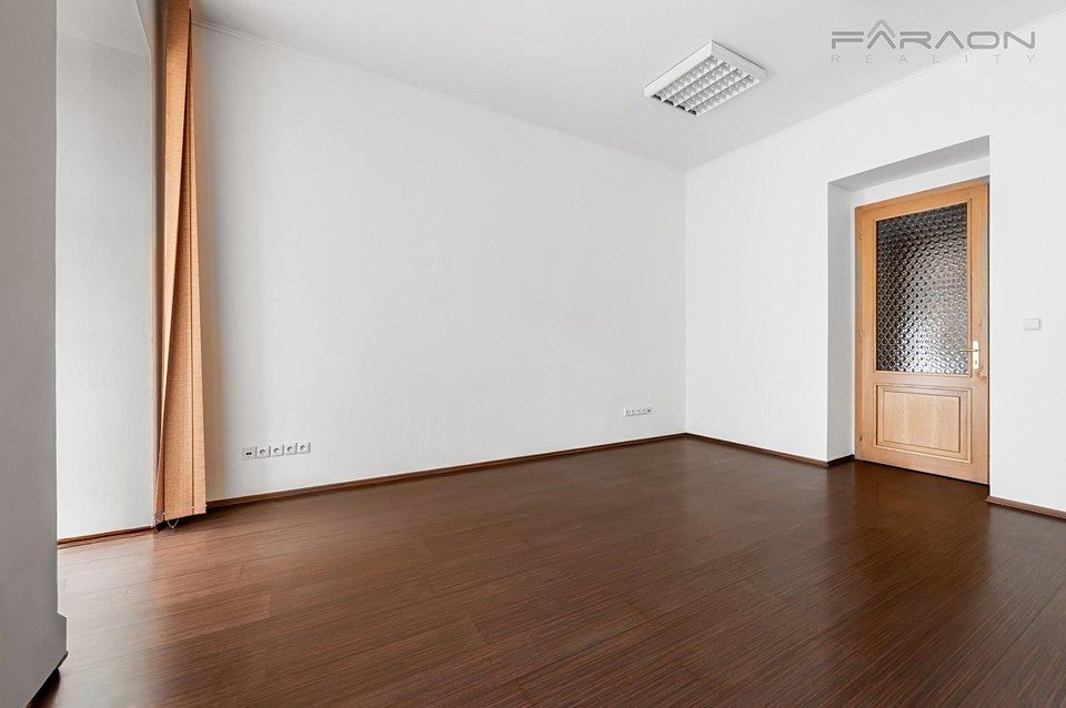 Pronájem kanceláře 100 m² – fotografie 5