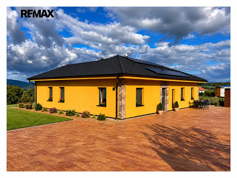 Prodej rodinného domu 168 m², pozemek 1500 m², Modlany – náhled fotky 1
