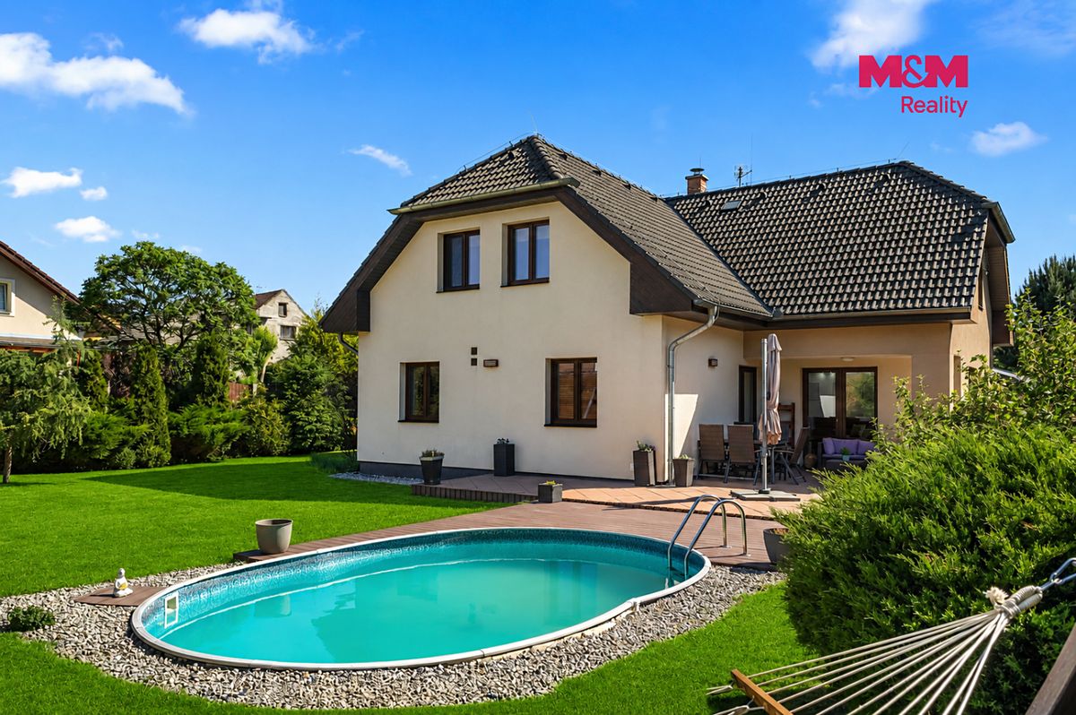Prodej rodinného domu 212 m², pozemek 931 m² – fotografie 3