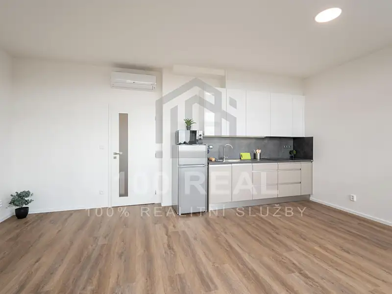 Pronájem bytu 1+kk 37 m², Pardubice – náhled fotky 1
