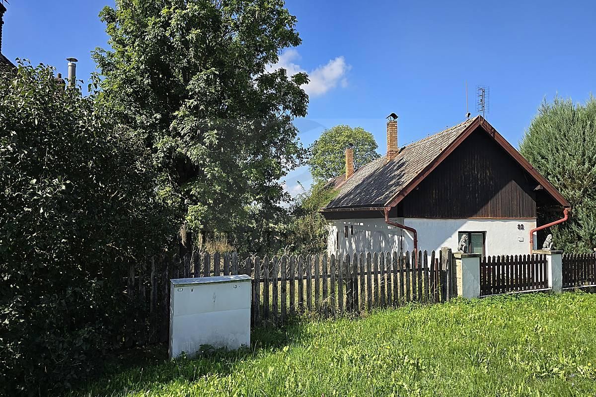 Prodej rodinného domu 100 m², pozemek 2383 m²