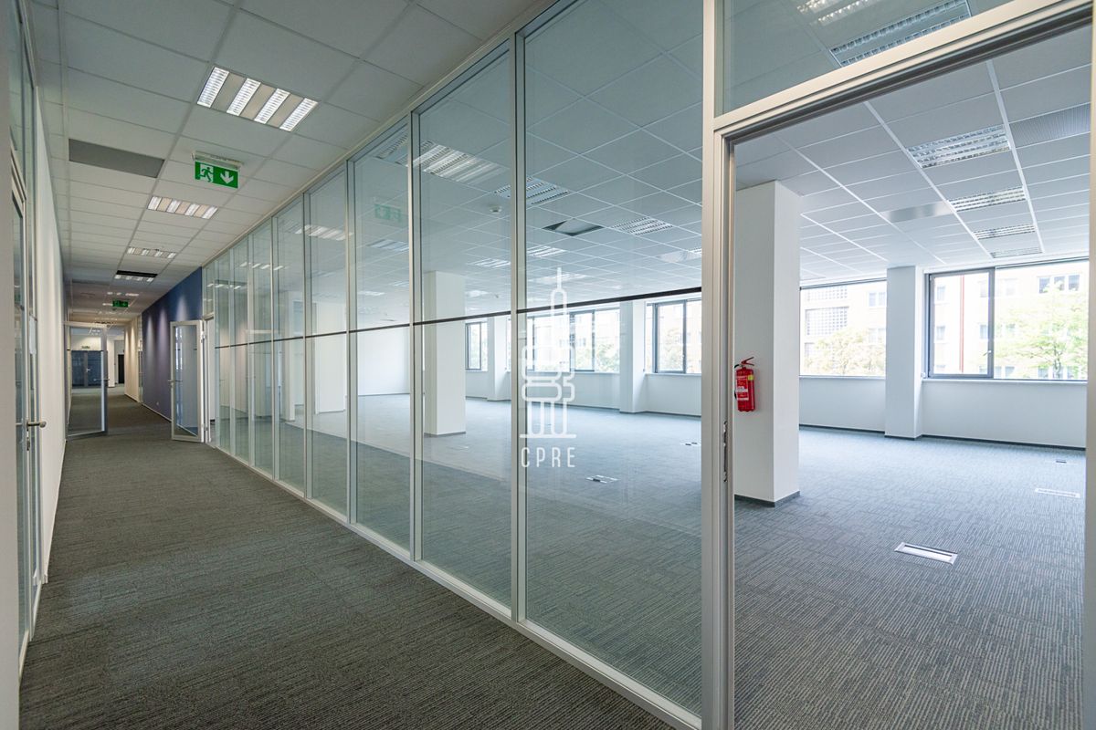 Pronájem kanceláře 868 m² – fotografie 2