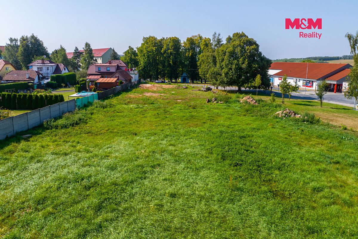Prodej stavebního pozemku 898 m² – fotografie 3