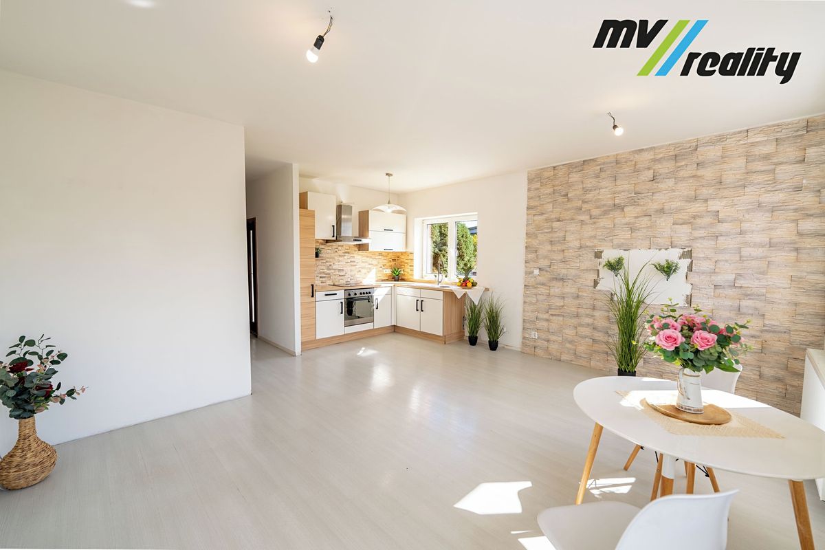Prodej rodinného domu 135 m², pozemek 484 m² – fotografie 3