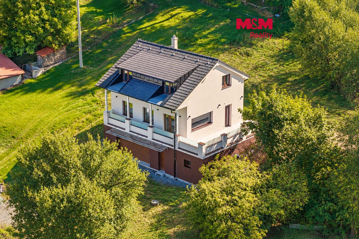 Prodej rodinného domu 198 m², pozemek 1543 m²