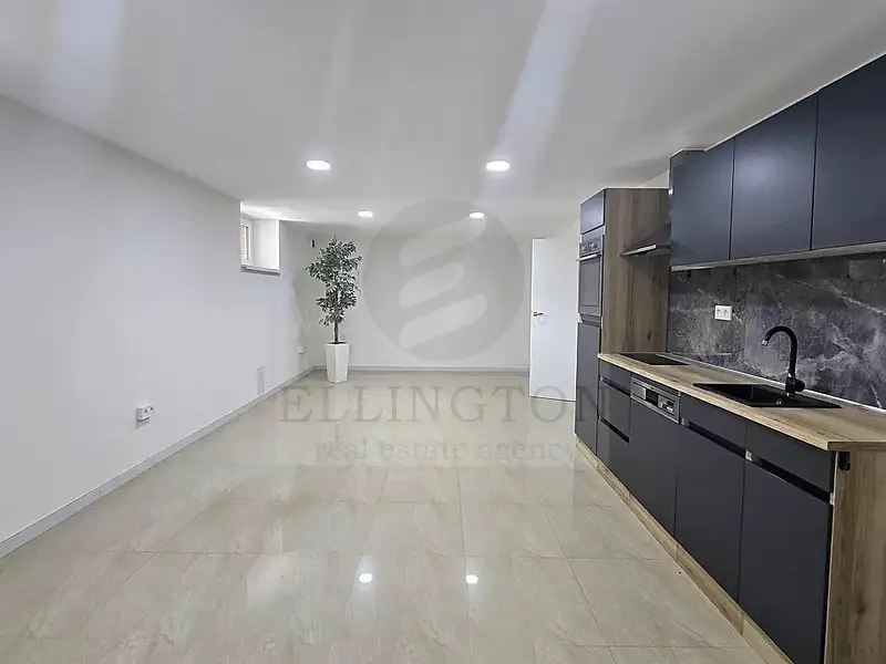 Prodej kanceláře 49 m², Praha – náhled fotky 1