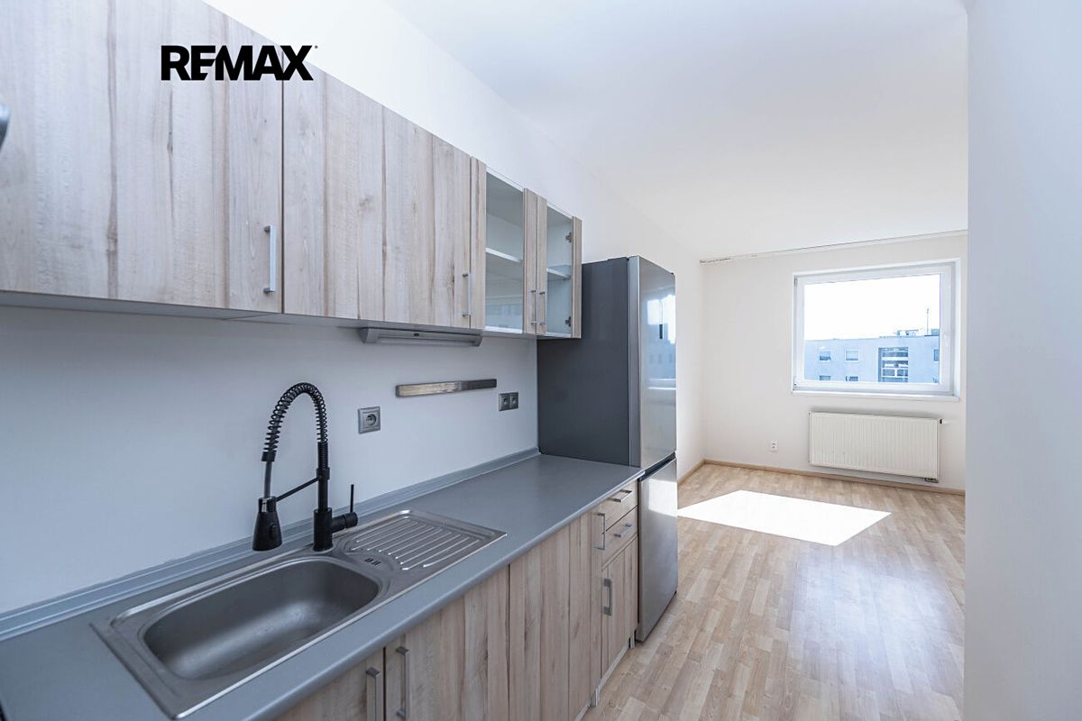 Pronájem bytu 1+kk 37 m² – fotografie 3