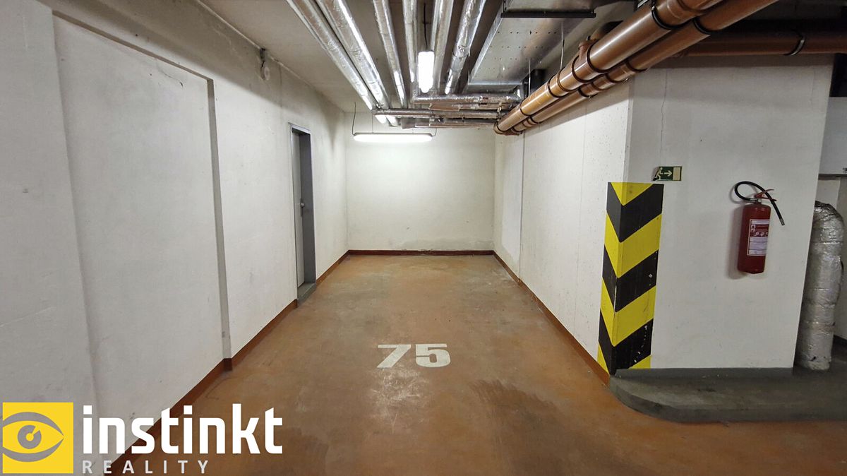 Pronájem garážového stání 18 m² – fotografie 2