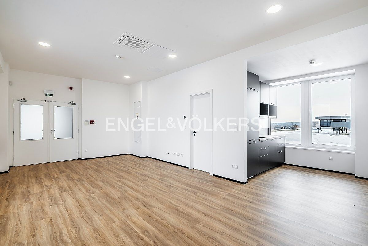 Pronájem kanceláře 147 m² – fotografie 5