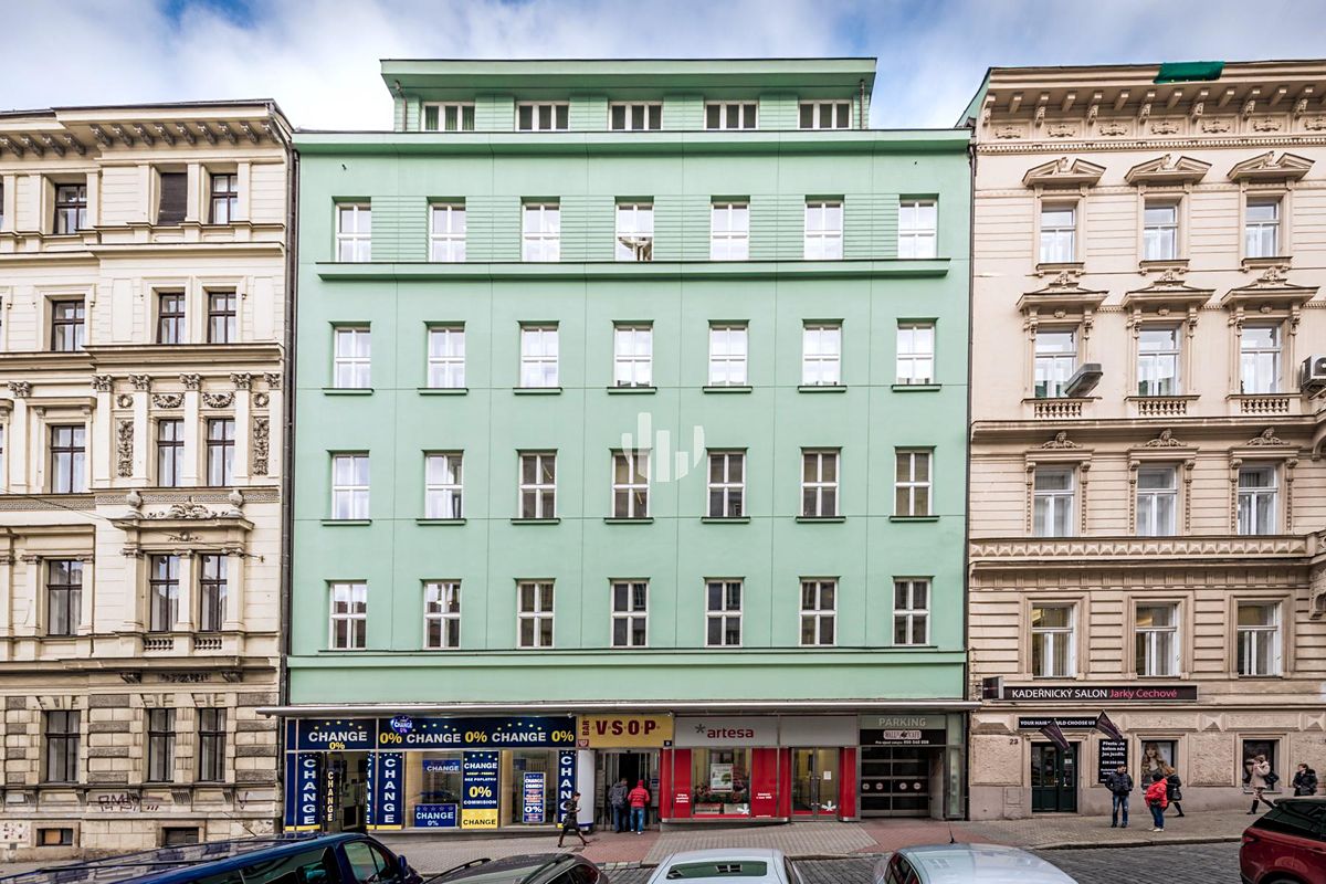 Pronájem kanceláře 373 m²
